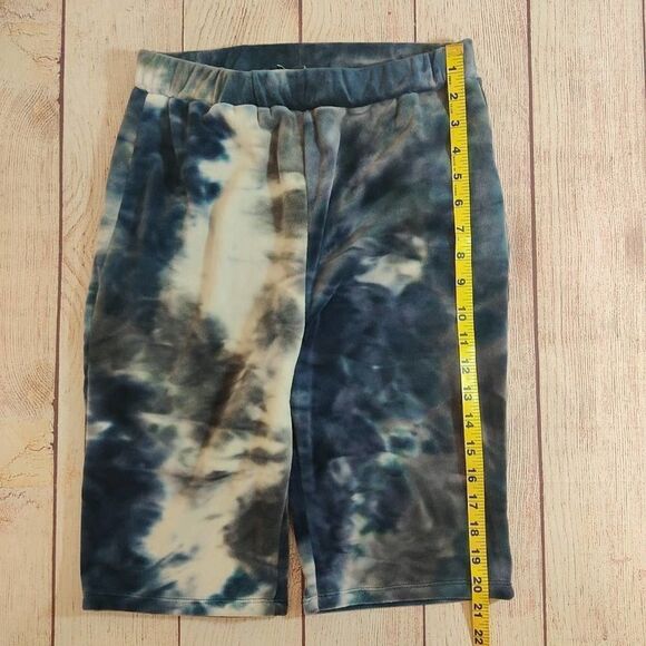 Fashion Nova Such a Softie tie dye velour high rise biker shorts sz M - Picture 8 of 9